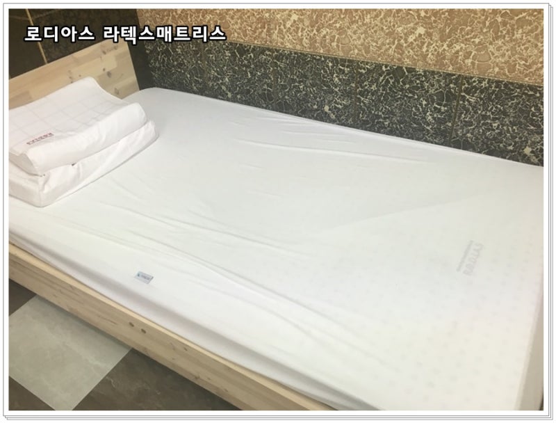 라텍스매트 포근함이 저절로 느껴져요.