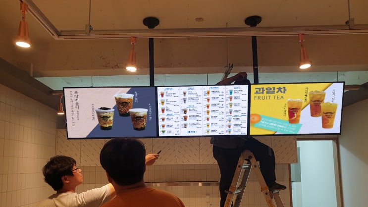  버블티 카페 광고 디지털메뉴보드 전자메뉴판 설치