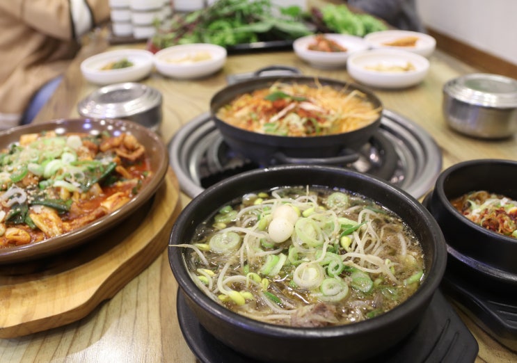  익산맛집 쌈밥정식에 소불고기 김치찌개 등등 가득한상차림
