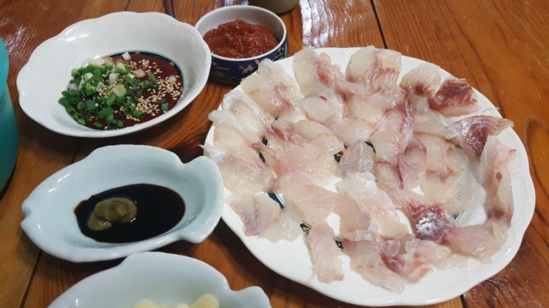 몰운대에서 잡아 온 자연산 줄돔(돌돔)으로 생선회 즐기다 : 네이버 블로그
