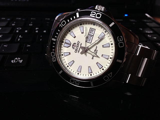  오리엔트 마코XL 화이트(FEM75005R9)