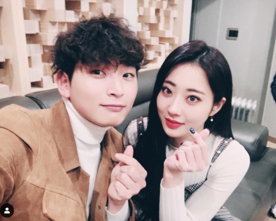  정진운-경리, 2년째 열애 중? '휴가 때 공개데이트'