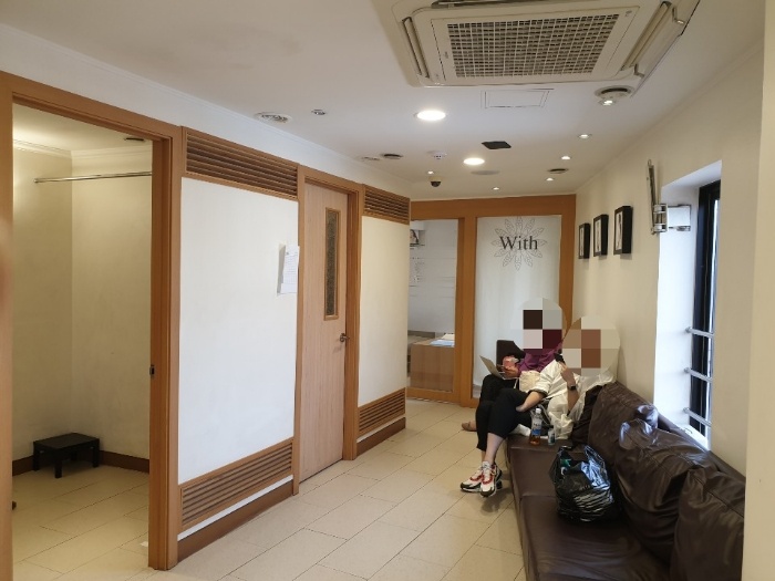 메이크업후기. 위드뷰티살롱 (4층 대기실)