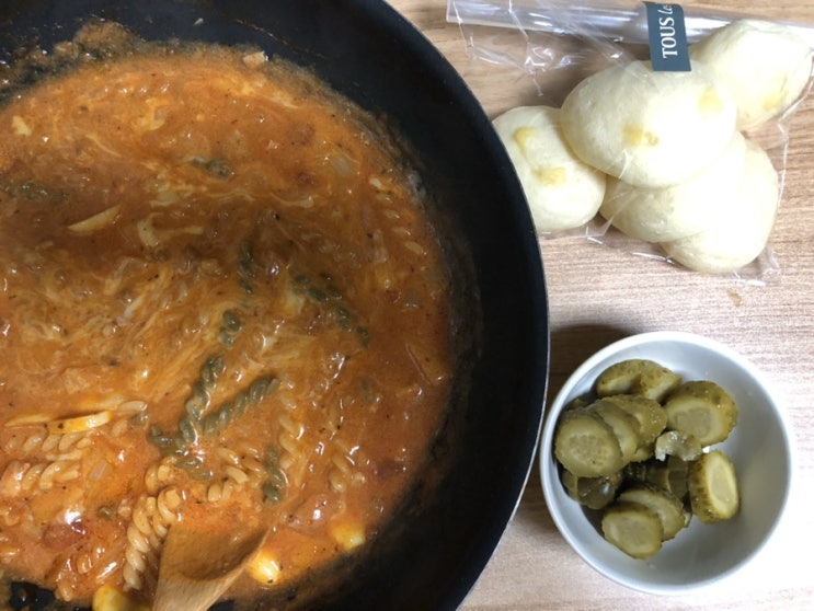  자취 요리 - 맛있는 푸실리 파스타 쉽게 만들기 레시피 팁 - 청정원 아라비아따소스와 오뚜기 미트볼 스파게티