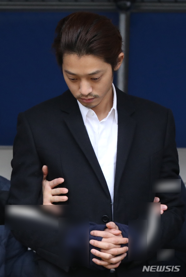 '집단성폭행' 정준영, 징역 7년 구형…"어리석음 후회"(종합) '집단성폭행' 정준영, 징역 7년 구형…"어리석음 후회"(종합)