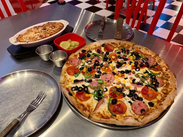 신당동 24시 피자 맛집, 힙한 감성의 올댓피자(ATP)