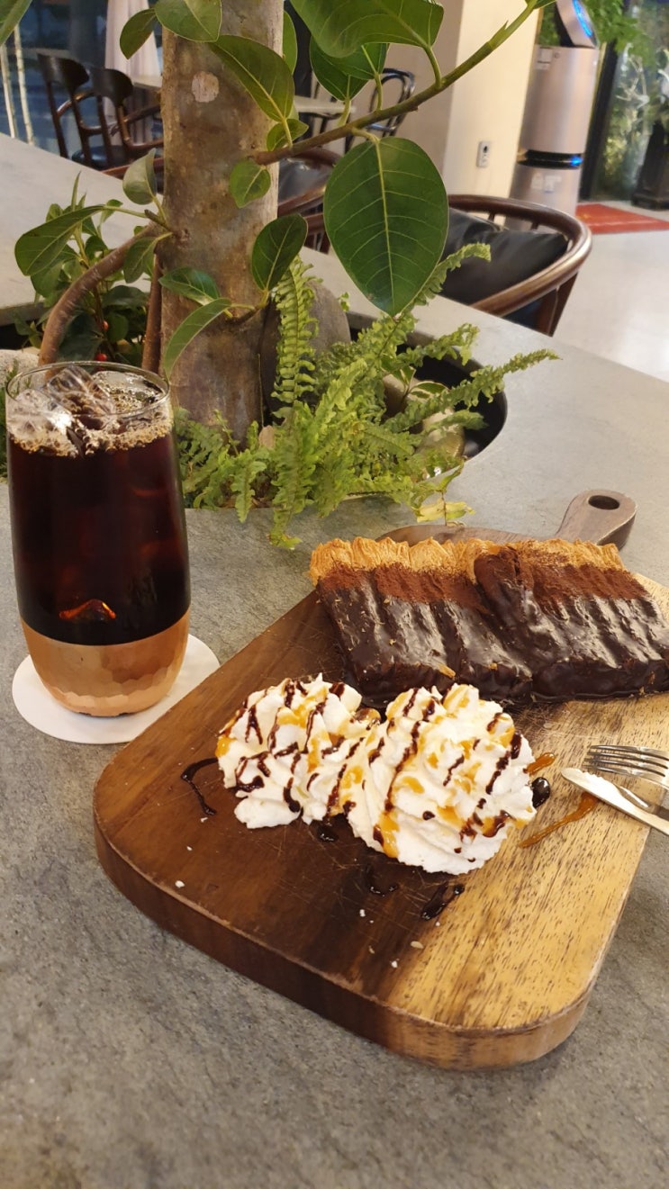  불당동 아주 큰! 카페, 멜버른커피하우스