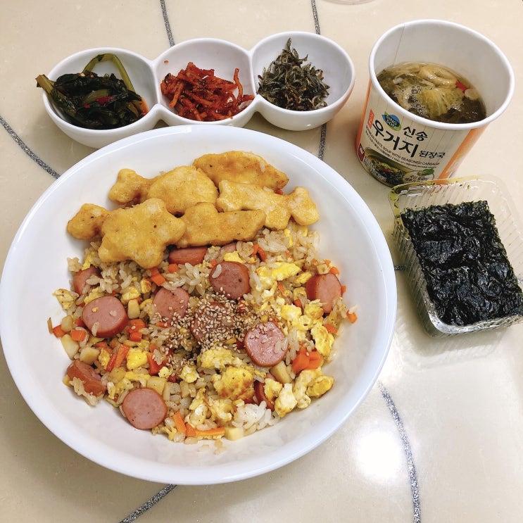  [븅화 집밥]소세지계란야채볶음밥/신송우거지된장국/하림치킨너겟/진미채볶음/멸치볶음