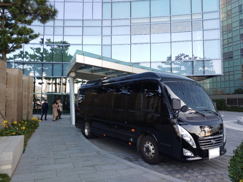 부산 한·중·일 문화콘텐츠사업 포럼 의전차량렌트 미니버스렌트 15인승대절 / 벡스코의전 마이스의전수송 / 김해공항-호텔-벡스코-시립미술관-부산역 셔틀 리무진서비스
