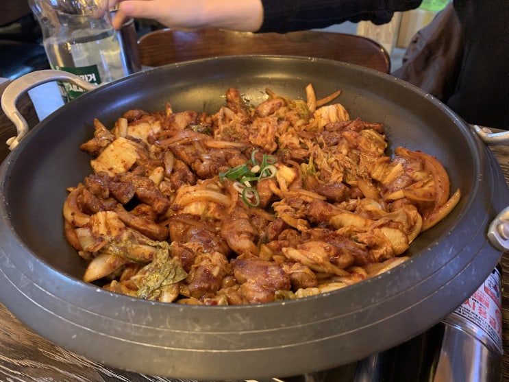 뒤늦게 알게 된 왕십리 돼지김치구이 맛집! 끄뜨머리 뒤늦게 알게 된 왕십리 돼지김치구이 맛집! 끄뜨머리