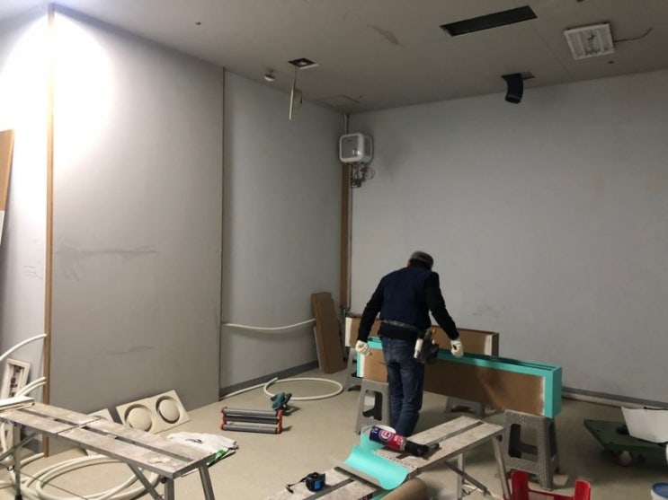  [페인트 공사] 가산동 약국 페인트 공사 중에 있습니다~!