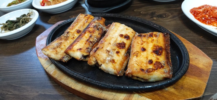 여주대학교 정문앞 교리쌀밥집에서 갈치구이 정식/여주시 지정 쌀밥집 이랍니다. 여주대학교 정문앞 교리쌀밥집에서 갈치구이 정식/여주시 지정 쌀밥집 이랍니다.