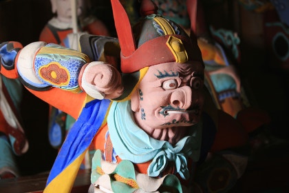 문경 대승사 명부전의 문화재 지장탱화, 사천왕처럼 화려한 금강역사상 ...