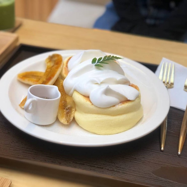 광주 동명동 핫플 카페 온화 수플레 팬케이크, 마차라떼.. 조명맛집 분위기 너무 맛있따 ㅠㅠ