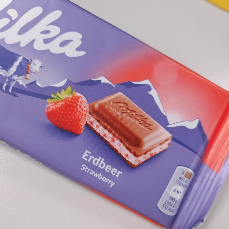 독일 밀카 초콜릿 딸기 맛 뇸뇸 :) / milka chocolate 독일 밀카 초콜릿 딸기 맛 뇸뇸 :) / milka chocolate