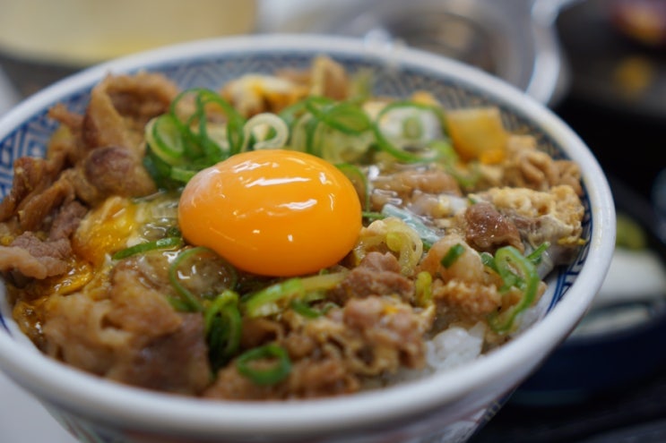  후쿠오카 여행기! 일본에서 아침 일찍 간단한 식사를 원하신다면~?요시노야(吉野家)에서 맛있는 덮밥 드셔보세용
