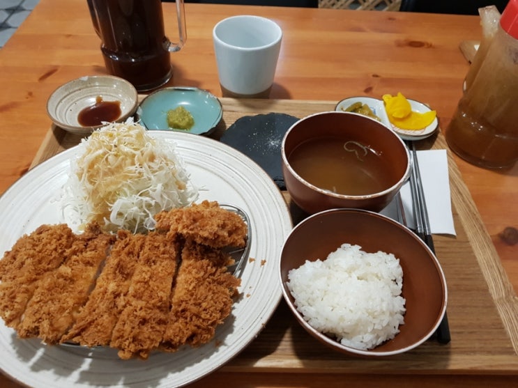  서울교대역 혼밥 추천  / 가츠오 등심돈가스 스타벅스 뱅쇼