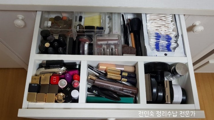  화장품 어떻게 정리해야 할까? 전문가의 화장대 정리팁!