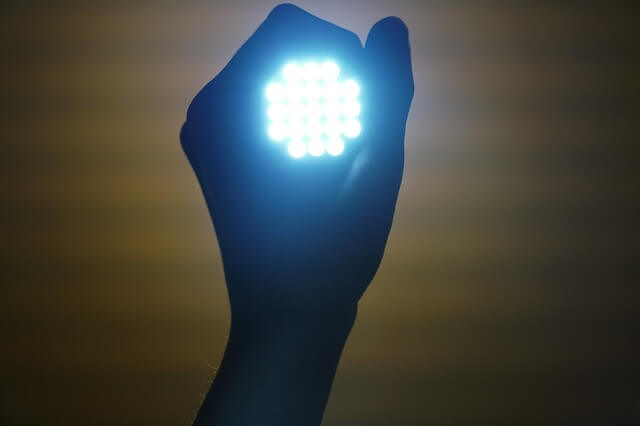 눈 건강을 지키기 위한 10가지 팁! - LED 블루 라이트의 위험성?