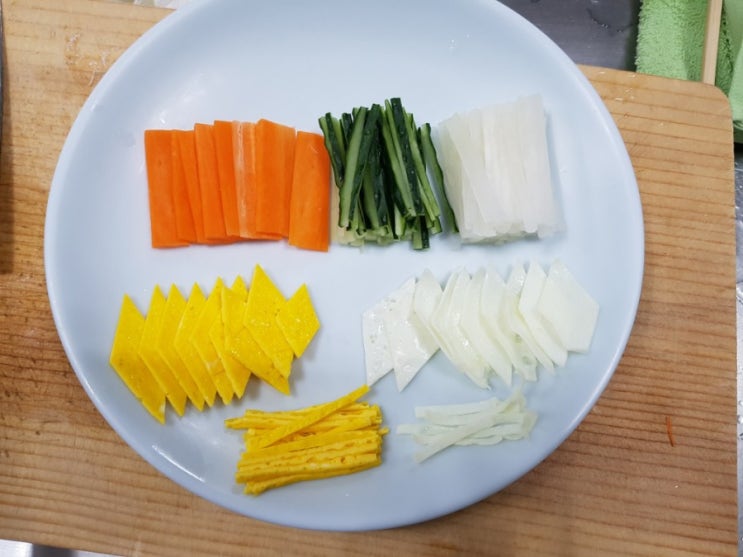 한식조리 기능사 자격증 도전 : 1일차 수업하기 / 채썰기 / 한식 조리 기능사 따기 / 한식 조리사 실기 준비과정 / 자격증 도전하기 한식조리 기능사 자격증 도전 : 1일차 수업하기 / 채썰기 / 한식 조리 기능사 따기 / 한식 조리사 실기 준비과정 / 자격증 도전하기