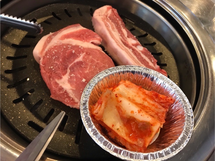  오늘 낮 영동껍데기에서 삼결살과 소금구이