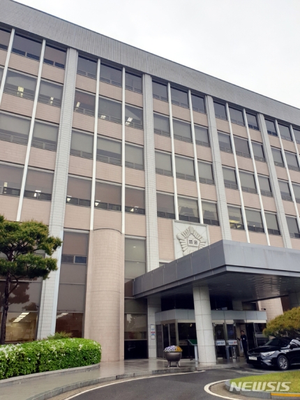 수억원대 보험금 챙기려 가게에 불낸 업주·직원 징역형 수억원대 보험금 챙기려 가게에 불낸 업주·직원 징역형