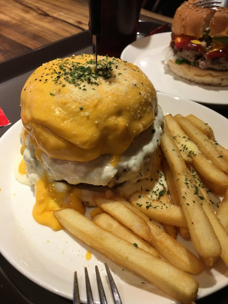 판교 라스트리트 수제버거 맛집 슬로우먼데이