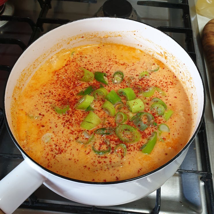  칼칼하고 고소한 비지찌개