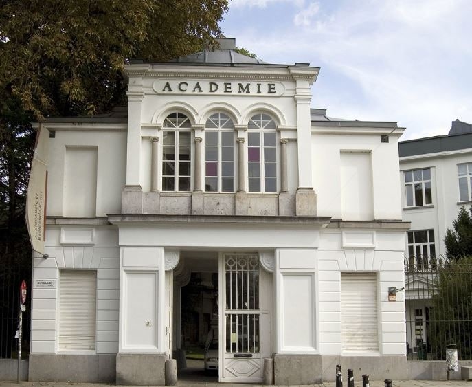 앤트워프 왕립 예술 학교(Royal Academy of Fine Art Antwerp) 패션 유학
