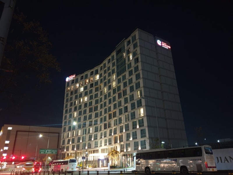 2023 라마다 앙코르 김포 한강 호텔 (Ramada Encore Gimpo Han River Hotel) 호텔 리뷰 및 할인 쿠폰 - 아고다 호텔리뷰> 라마다 앙코르 김포한강호텔 : 네이버 블로그” style=”width:100%” title=”호텔리뷰> 라마다 앙코르 김포한강호텔 : 네이버 블로그”><figcaption>호텔리뷰> 라마다 앙코르 김포한강호텔 : 네이버 블로그</figcaption></figure>
<figure><img decoding=