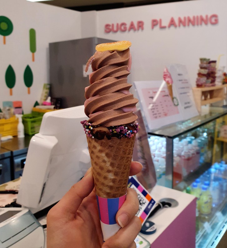  갤러리아포레 전시관 내, 아이스크림 전격 비교