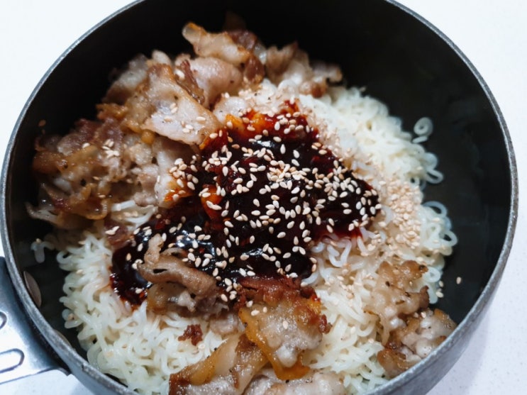  팔도비빔면 맛있게 먹는 방법 '대패 삼겹살'과의 조합