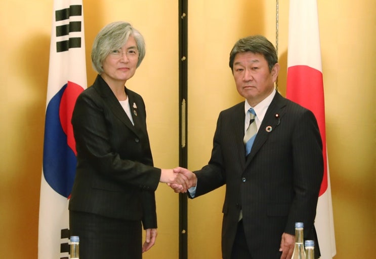 [외교장관 <b>회담</b>] <b>한일</b>, 내달 <b>정상회담</b> <b>개최</b> 공감..강제징용 관련... 