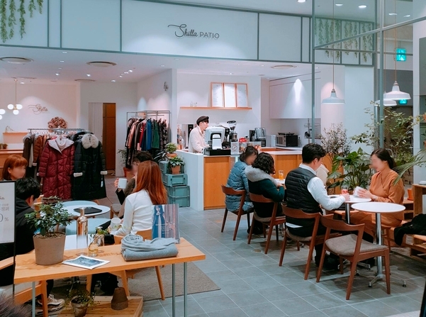 롯데백화점, 반려식물 호텔로 시니어 고객 잡았다 롯데백화점, 반려식물 호텔로 시니어 고객 잡았다