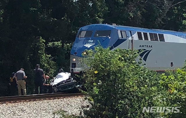 미 플로리다에서 열차 승용차 충돌, 사상자 다수 발생