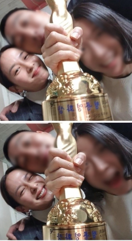 '청룡 여우주연상' 조여정 "아이처럼 트로피 마르고 닳도록 만지고 기뻐했다" '청룡 여우주연상' 조여정 "아이처럼 트로피 마르고 닳도록 만지고 기뻐했다"