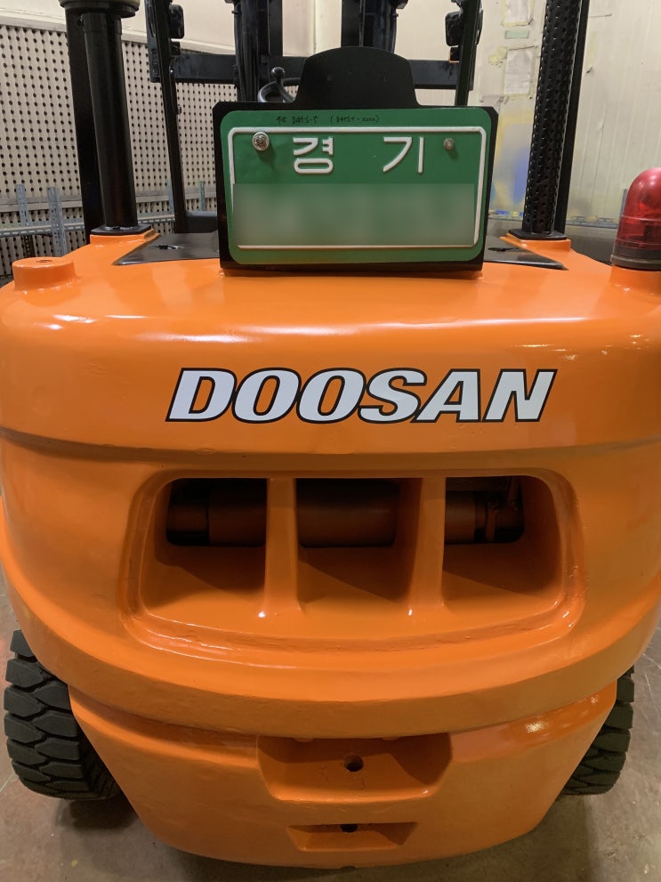  새차보다 더 새것같은 지게차도색 작업 맡겨만 주세요