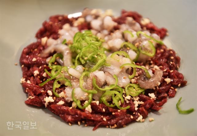 만원짜리 두 장이면 삼합ㆍ갈치ㆍ우럭 한 상…맛의 도시 ‘목포 9미’ 만원짜리 두 장이면 삼합ㆍ갈치ㆍ우럭 한 상…맛의 도시 ‘목포 9미’