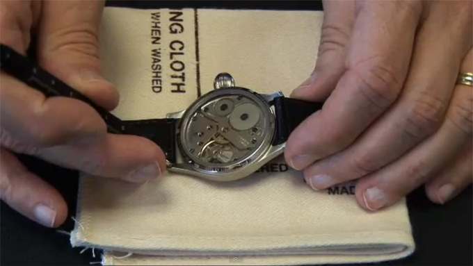  시계 가죽 밴드 교체 해외 동영상 (How To Change a Watch Band) 줄질