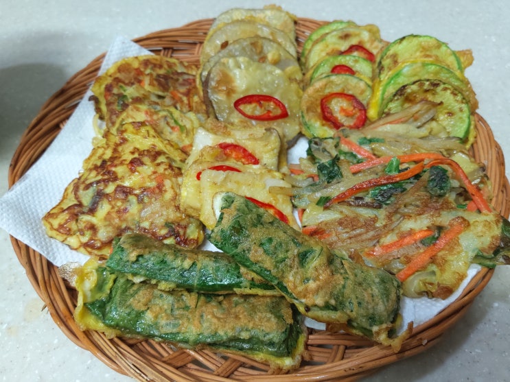  모듬전 :: 느타리버섯 진미채전, 호박전, 야콘전, 새송이버섯전, 깻잎 맛살전, 야콘야채튀김