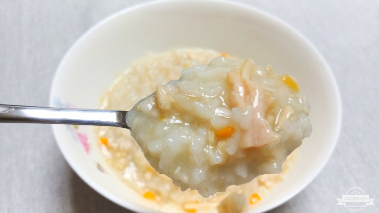  오뚜기 오즈키친 영양닭죽! 닭고기가 듬뿍 들어 있어서 좋아요~