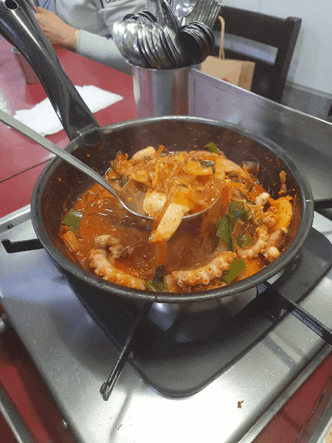  [부산/남포] 돌고래순두부 얼큰한 순두부국물과 쫄깃한 낙지볶음 밥집추천
