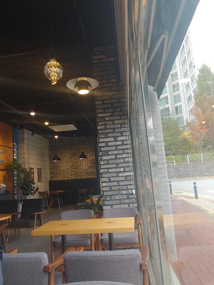 커피홀 천안신방점 사진 1