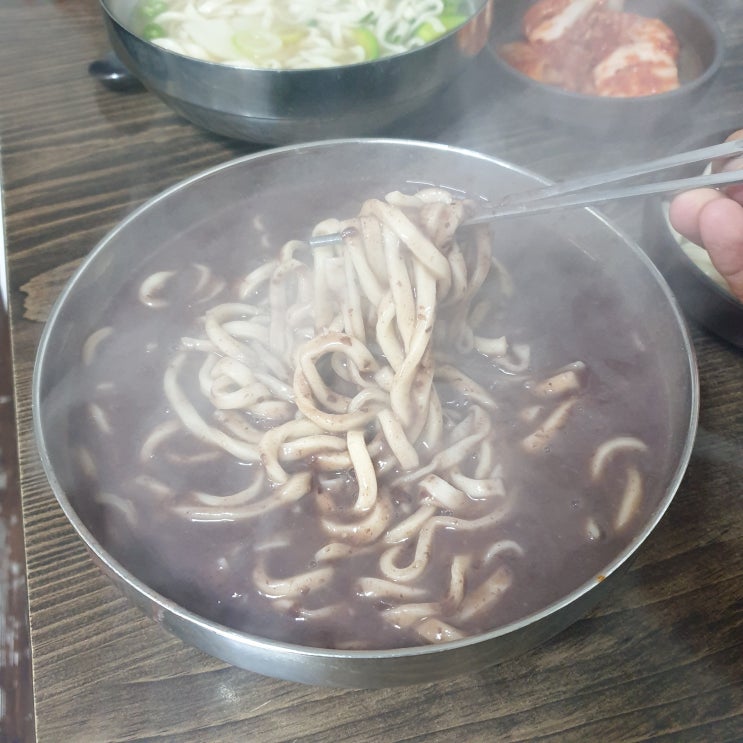  자양동전통시장 안흥칼국수에서 팥칼국수 먹어요~