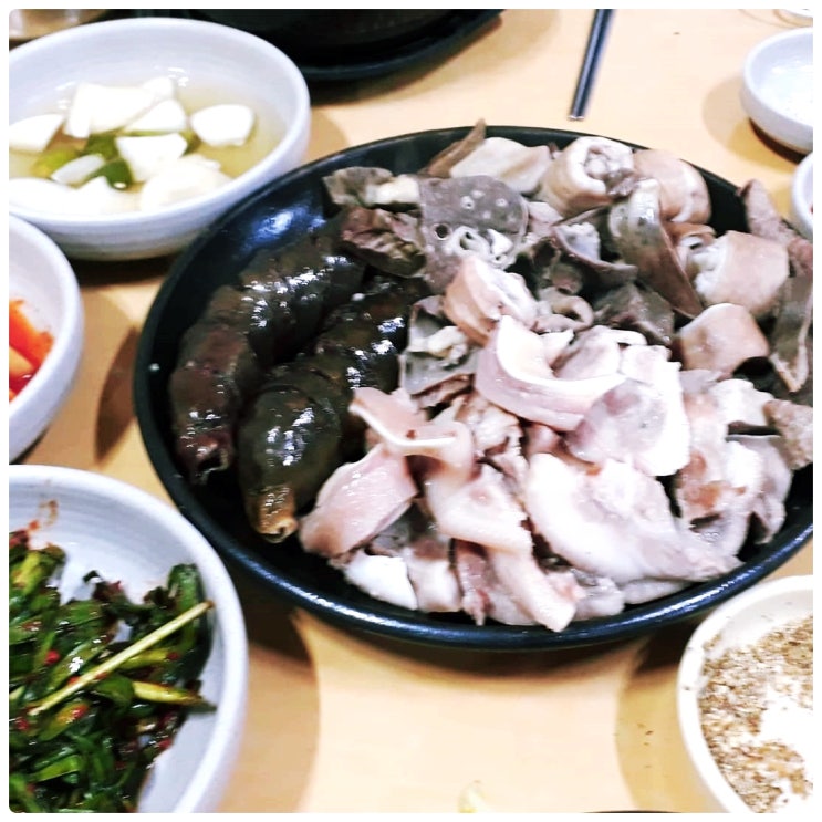 제주보성시장 전통재래시장 순대골목 안 감초식당 막걸리와 어울리는 모둠 순대