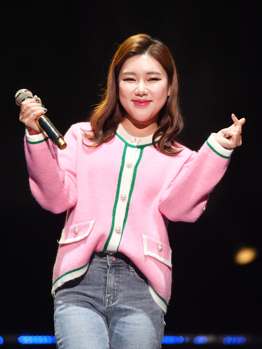 구찌스타일 <b>송가인</b> 핑크가디건st 어니스트 포그니 여자... 