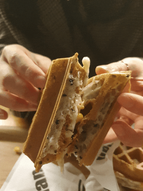  부산 남포데이트 ! 롯백에서 영화 나를 찾아줘 관람후 와플칸가서 콘치즈와플 먹었어요!