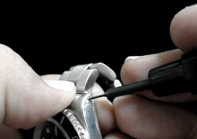 로렉스 시계에서 브레슬릿 제거하는 방법 (동영상) Rolex - How To Remove The Band / Bracelet From Your Watch