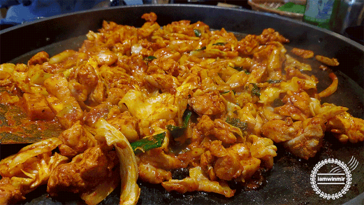 대학동 무쇠 철판에 구워 먹는 한재흔의 춘천 닭갈비 대학동 무쇠 철판에 구워 먹는 한재흔의 춘천 닭갈비