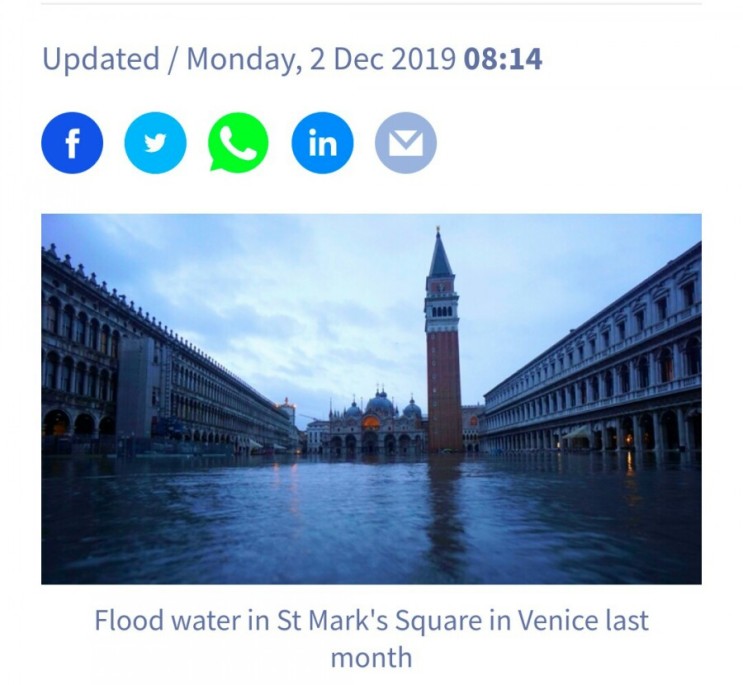 이탈리아 베니스 홍수 여파로 수중 청소중 12월 초